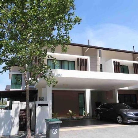 PROMO Private luxurious Nilai Vacation Home Extérieur photo